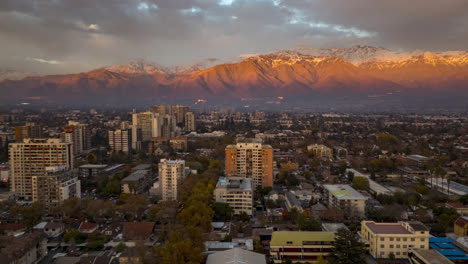 cordillera de los andes tiempo lapso santiago de chile anochecer en invierno