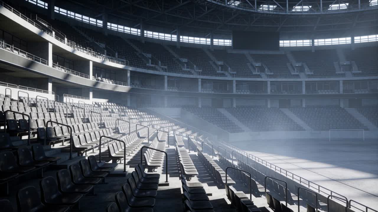 Sinar matahari masuk melalui jendela atas, menggeser bayangan di seluruh kursi arena, dengan pergerakan matahari, rel, dan debu.
