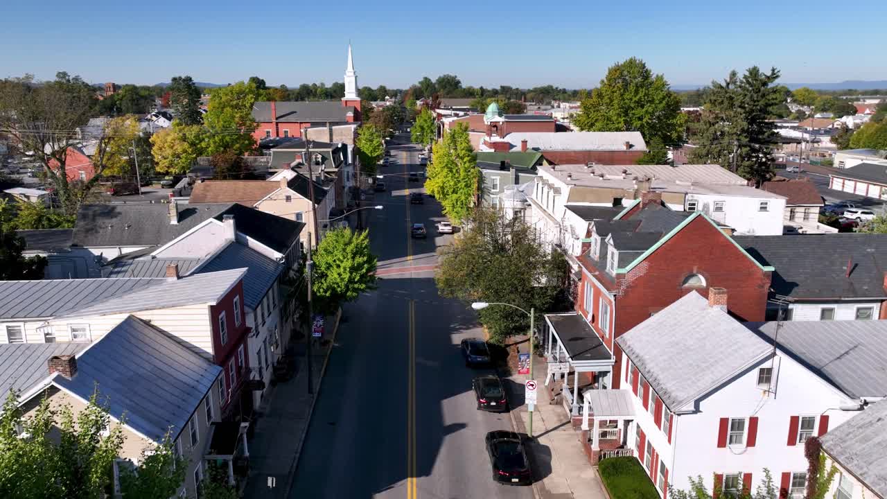 Vista aérea do centro de Mechanicsburg, Pensilvânia, típica pequena cidade americana