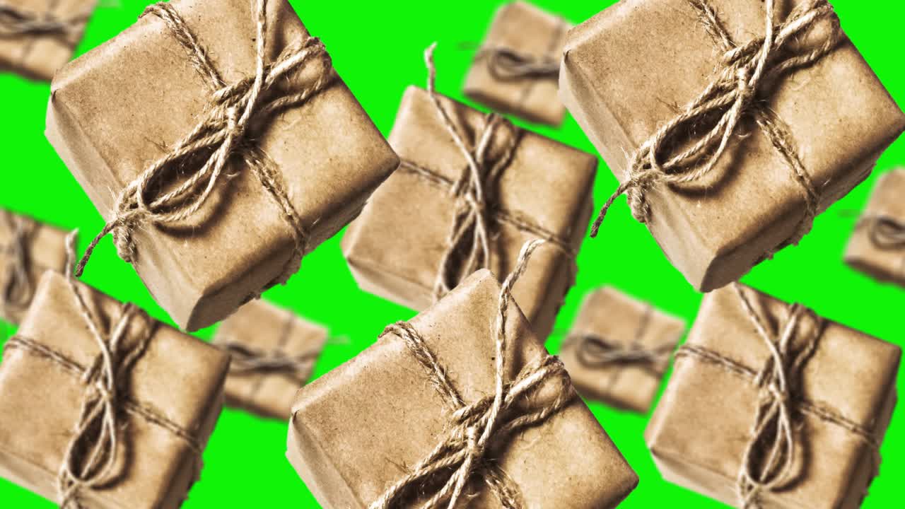 paquetes de navidad ecológicos de envoltura oscura con papel marrón de diferentes en la pantalla verde en el fondo aislado. patrón de fondo en movimiento. fondo animado. imágenes de dulces de navidad de alta calidad 4k