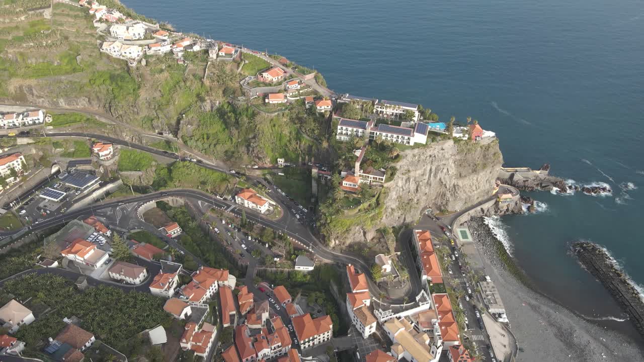 Vista aerea della parrocchia di Ponta do Sol a Madeira-6.