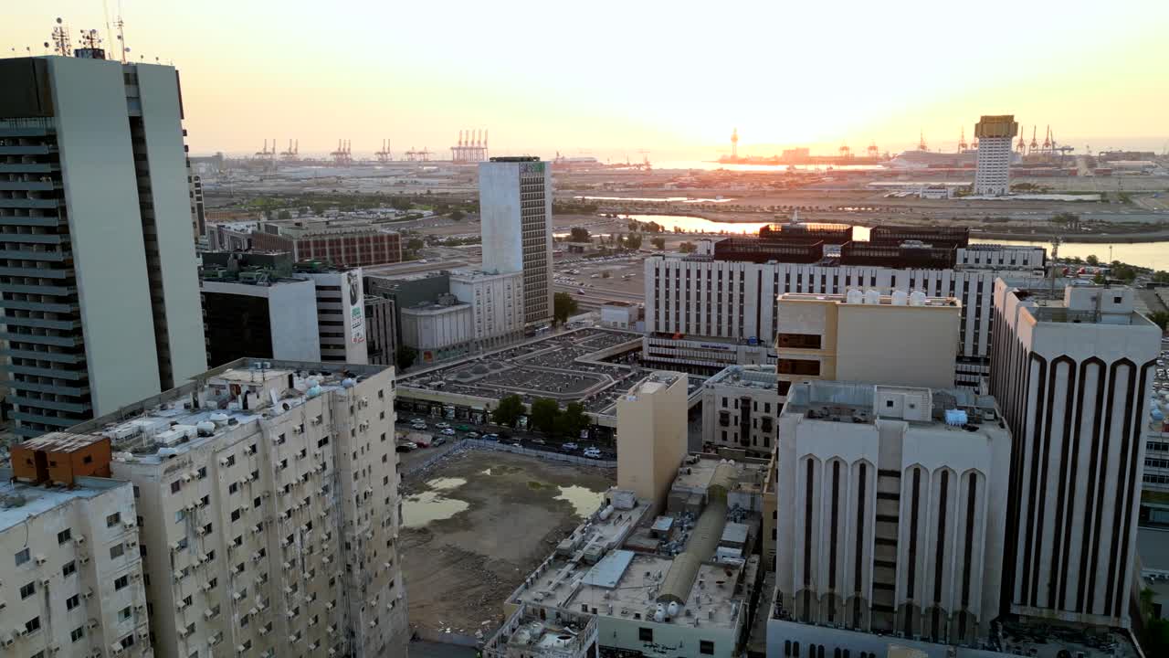 사우디 아라비아 의 제다 시 의 스카이라인 위 에 아름다운 일몰