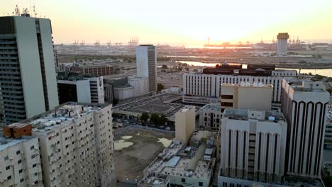 Wunderschöner-Sonnenuntergang-über-Der-Skyline-Der-Stadt-Jeddah-In-Saudi-Arabien