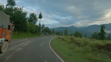 Ein-Zeitraffer-Der-Fahrt-Durch-Die-Wunderschöne-Shimla-Kinnaur-Spiti-Route-Auf-Der-Nationalstraße-Nh5