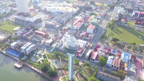 Blick-Auf-Den-Tertuntum-Turm-Nach-Unten-Geneigt