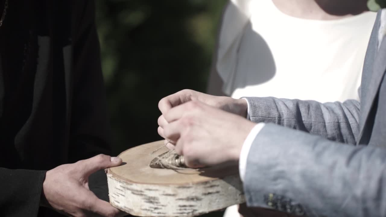 시골 의 결혼식 에서 매 을 는 부부