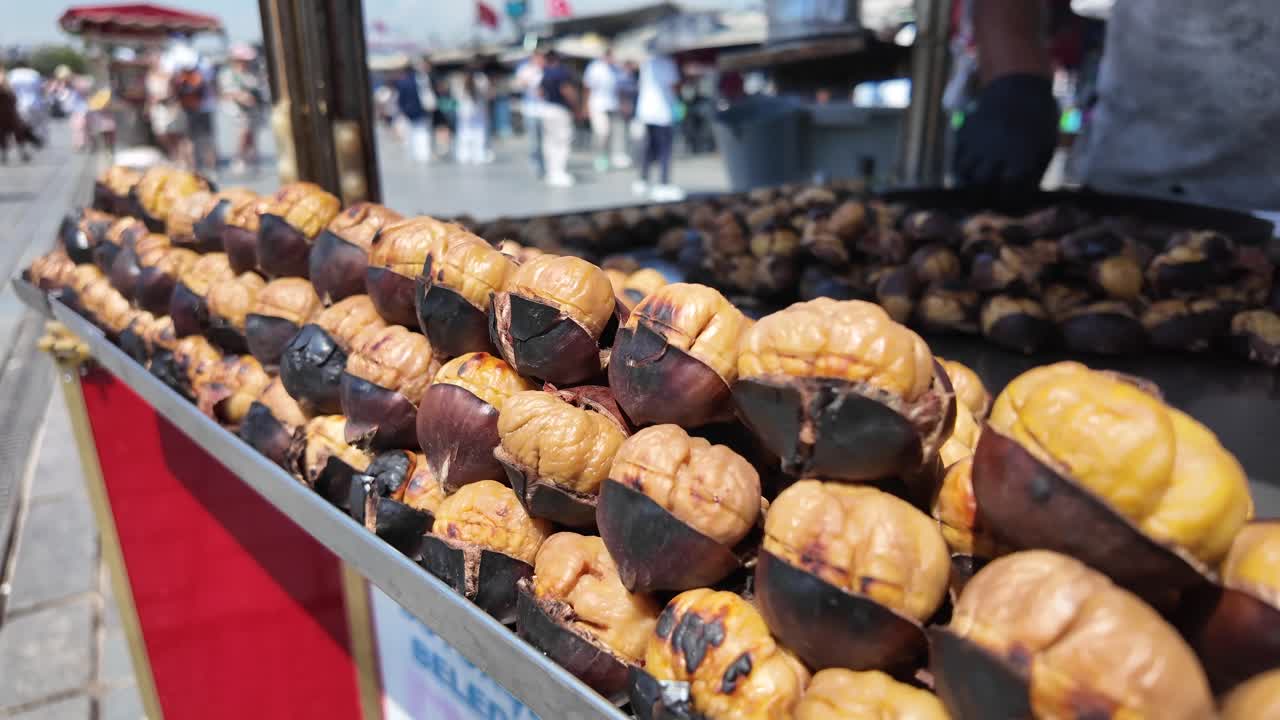 castañas asadas en un vendedor callejero