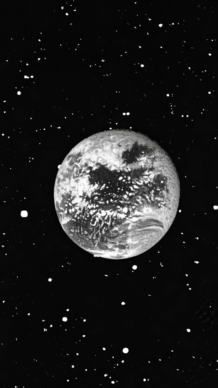 Ângulo de vídeo aéreo capturando uma lua monocromática em meio a um céu estrelado, criando uma atmosfera serena e cósmica