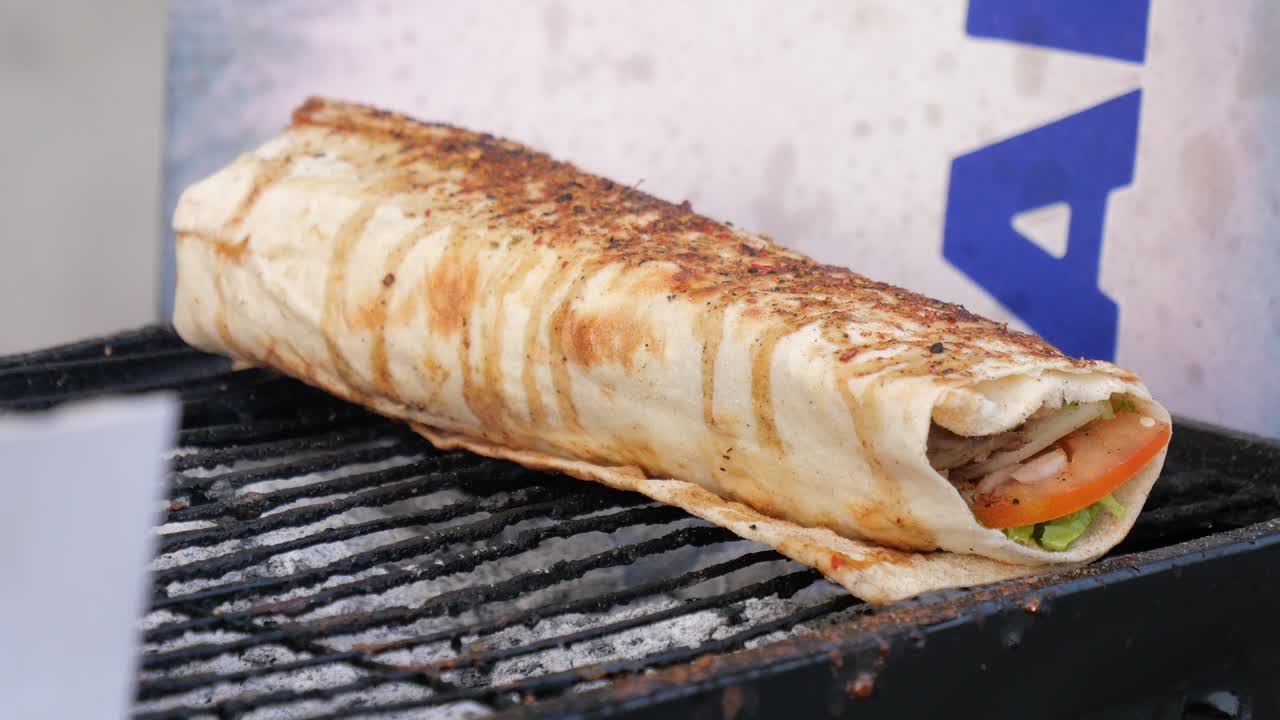 envoltura de shawarma a la parrilla