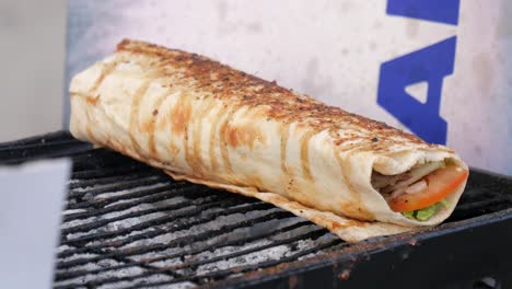 envoltura de shawarma a la parrilla