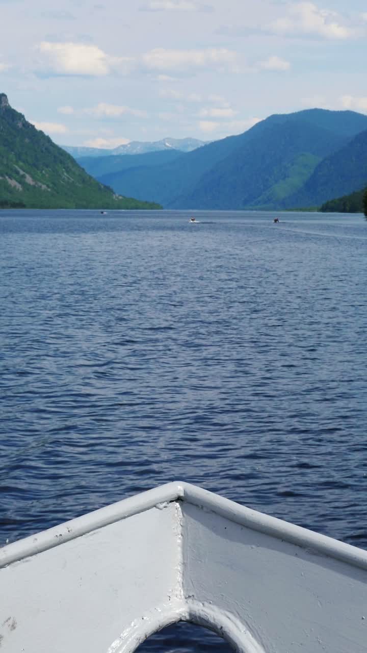 배 에서 볼 수 있는 호수