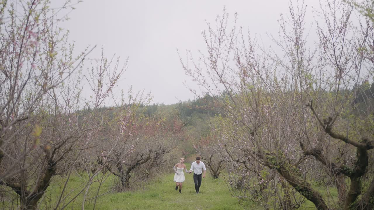 꽃이 피는 커플