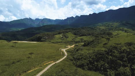 Imágenes-Aéreas-Del-Camino-A-Los-Soldados-De-La-Montaña-Sebold-En-La-Ciudad-De-Alfredo-Wagner---Santa-Catarina---Sur-De-Brasil