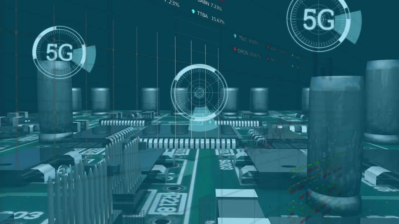 Animazione di elaborazione dati su circuito stampato di computer su sfondo nero.