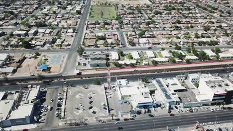 Vista-De-Un-Dron-En-El-Cielo-Que-Muestra-La-Frontera-Entre-Estados-Unidos-Y-México