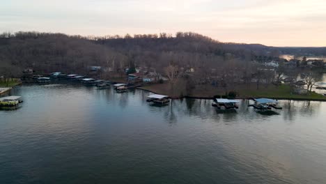 Lakeside-Boat-Marinas-in-Missouri-Mountains-by-Ozark-Reservoir-Lake,-Aerial