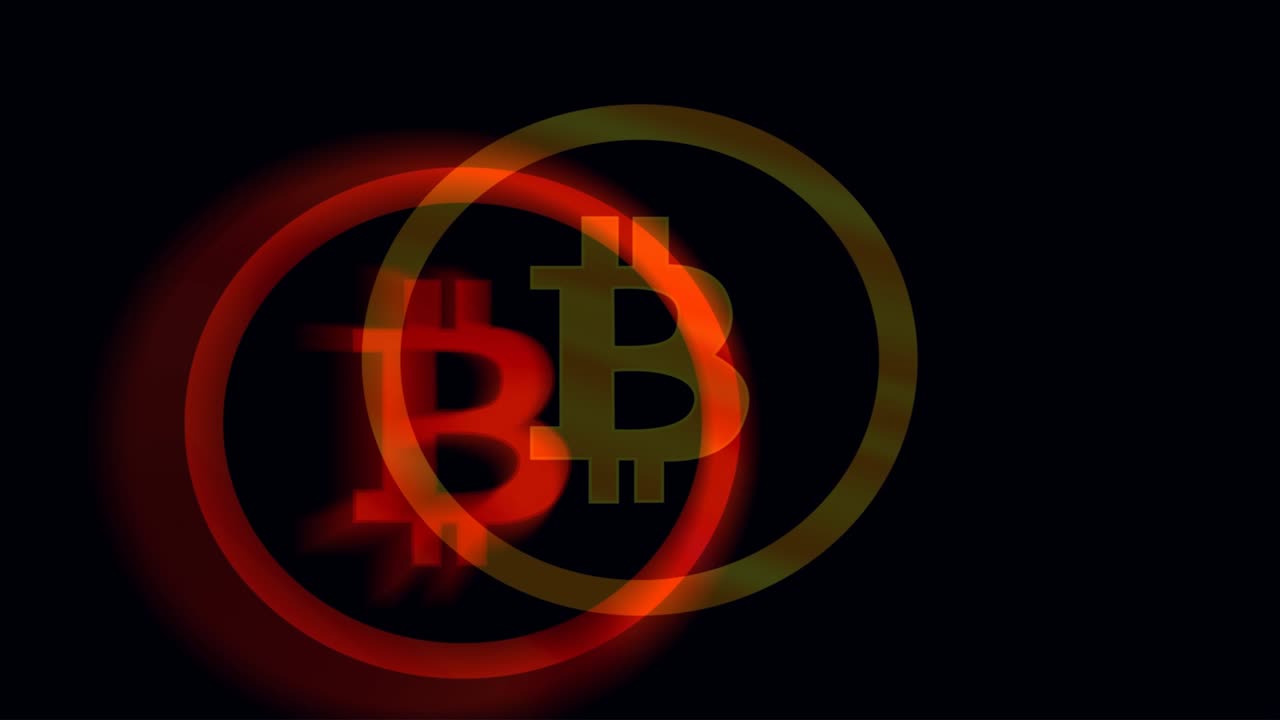animación de bitcoin de color que brilla dinámicamente de un color a otro con efecto borroso. fallo digital en bucle.
