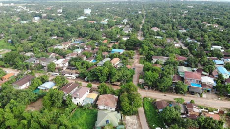 Drohne-Fliegt-über-Die-Straßen-Von-Bago-In-Myanmar