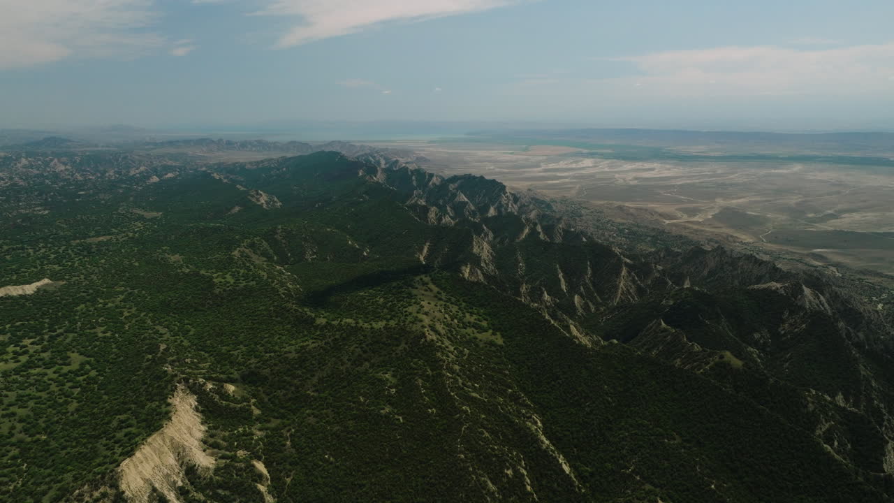 언덕이 많은 풍경과 건조한 대초원, vashlovani 자연 보호 구역, 조지아