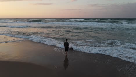 Solo-Drone-Aéreo-De-La-Playa-Al-Atardecer