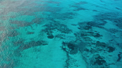 Cinematic-shot-of-colorful-vibrant-turquoise-ocean