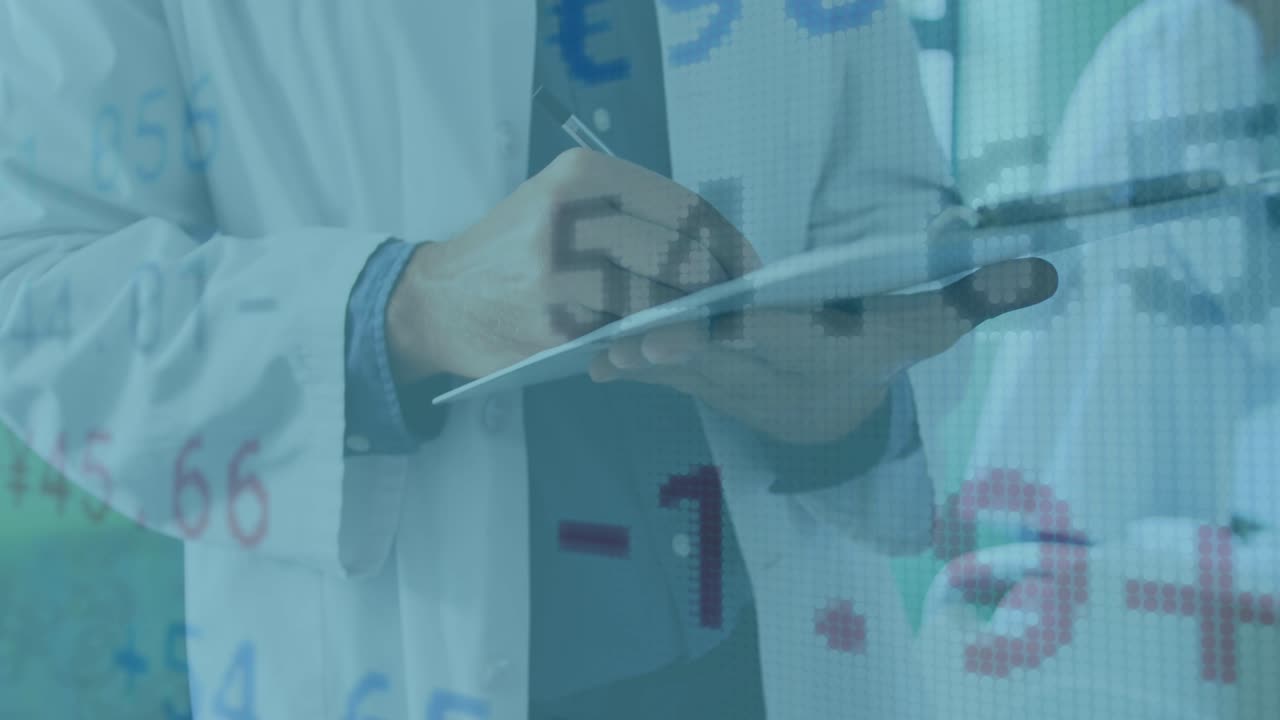animación del procesamiento de datos financieros sobre la escritura de un médico masculino