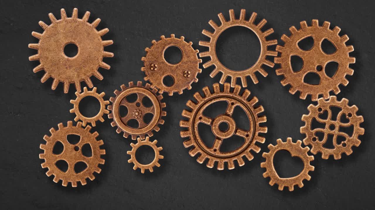viejas ruedas de engranajes trabajando en armonía y cooperación