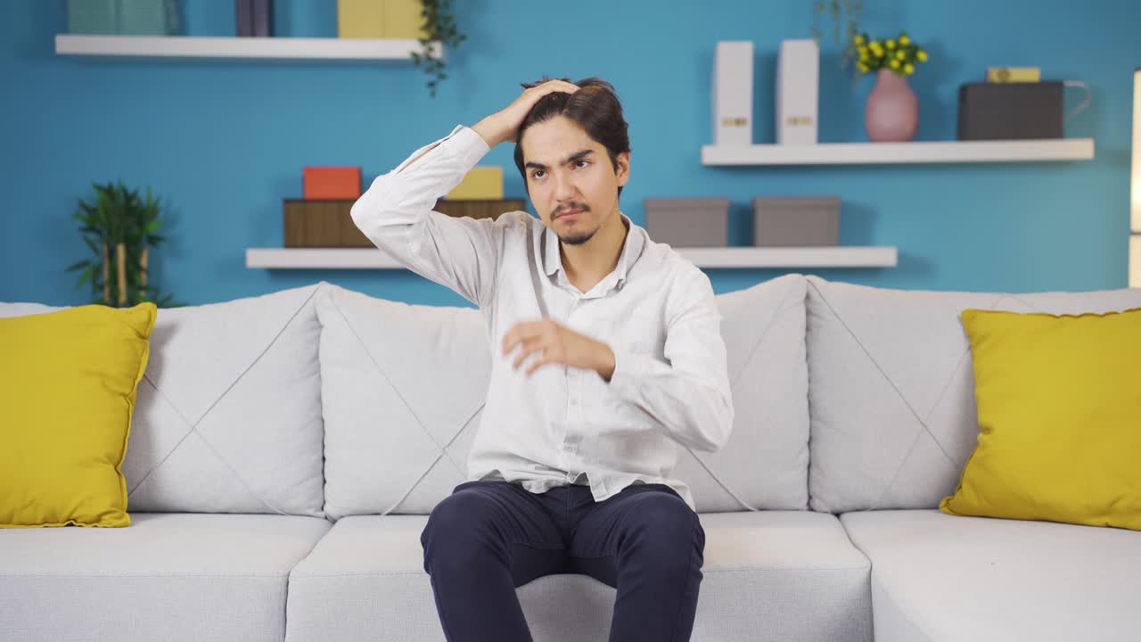 자신을 못생긴 사람이라고 생각하는 사람.