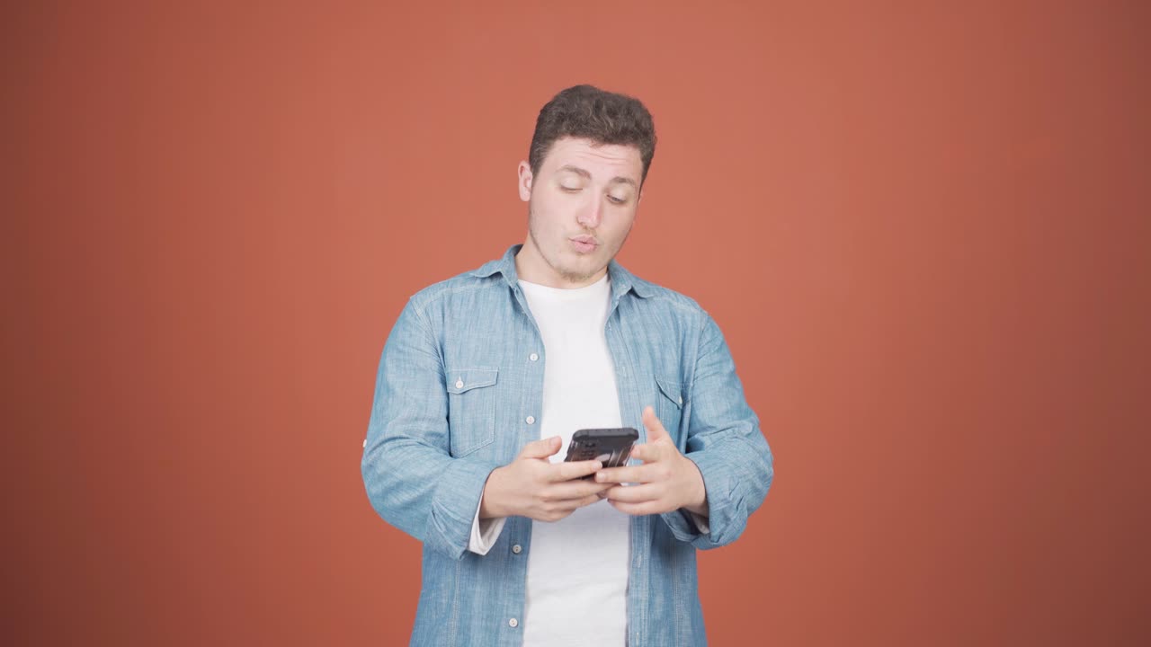 새로운 앱을 좋아하는 사람.  ⁇ 드폰 앱.