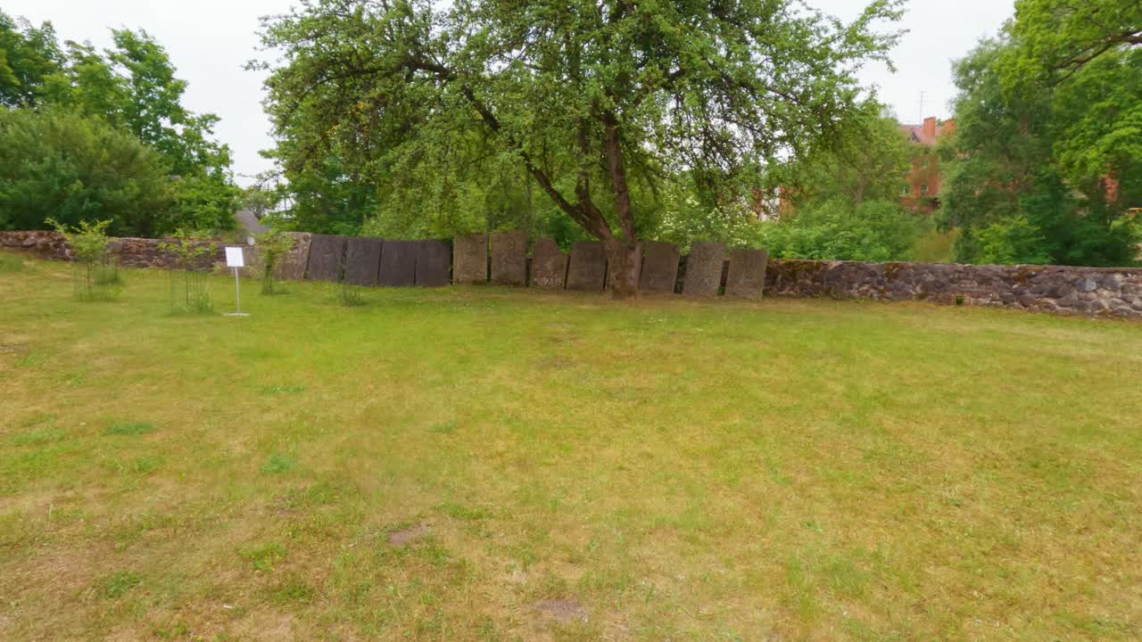 castillo medieval de lielstraupe en el pueblo de straupe en vidzeme, en el norte de letonia