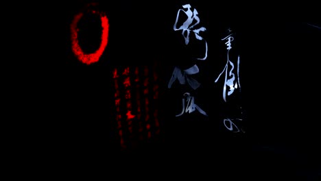 samurai o bandera oriental ondeando en el viento animación en cámara lenta. 4k textura de tela realista bandera soplando suavemente en un día de viento fondo de bucle continuo sin costuras.