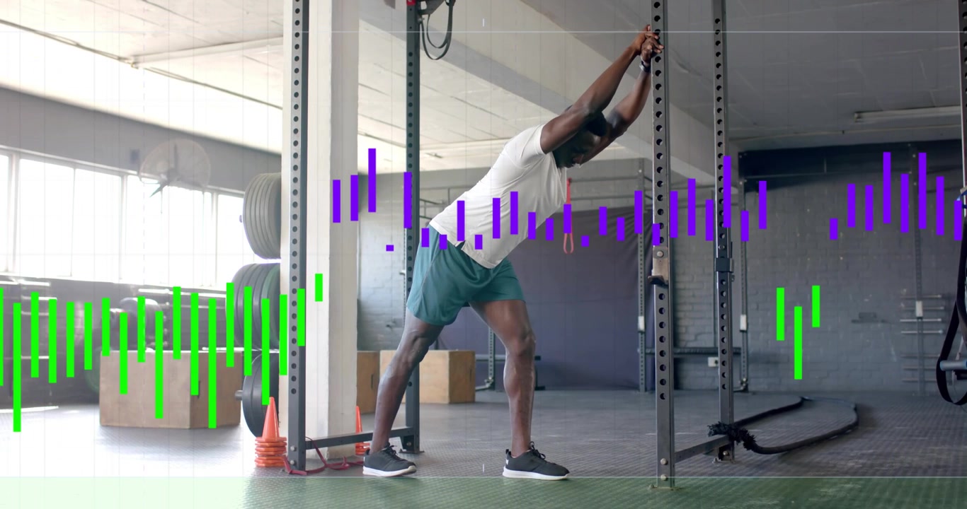 Mand griber fat i power rack og læner sig fremover i fitness-opvarmning, mens animerede grønne lilla bjælker vokser.