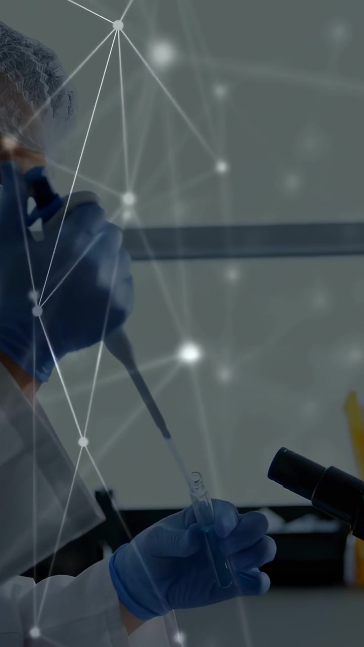 Video verticale: Tecnico di laboratorio che preleva con una pipetta da una fiala per un test del campione, con sovrapposizione di nodi