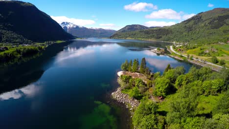 Wunderschöne-Natur-Norwegen.-Flug-über-Den-Sognefjord.