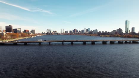 Harvard-brücke-über-Charles-River,-Antenne-Tagsüber-Von-Der-Landschaft-Von-Boston-Nach-Cambridge