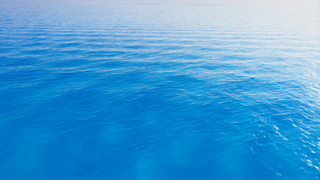 Rustig blauw oceaanwateroppervlak