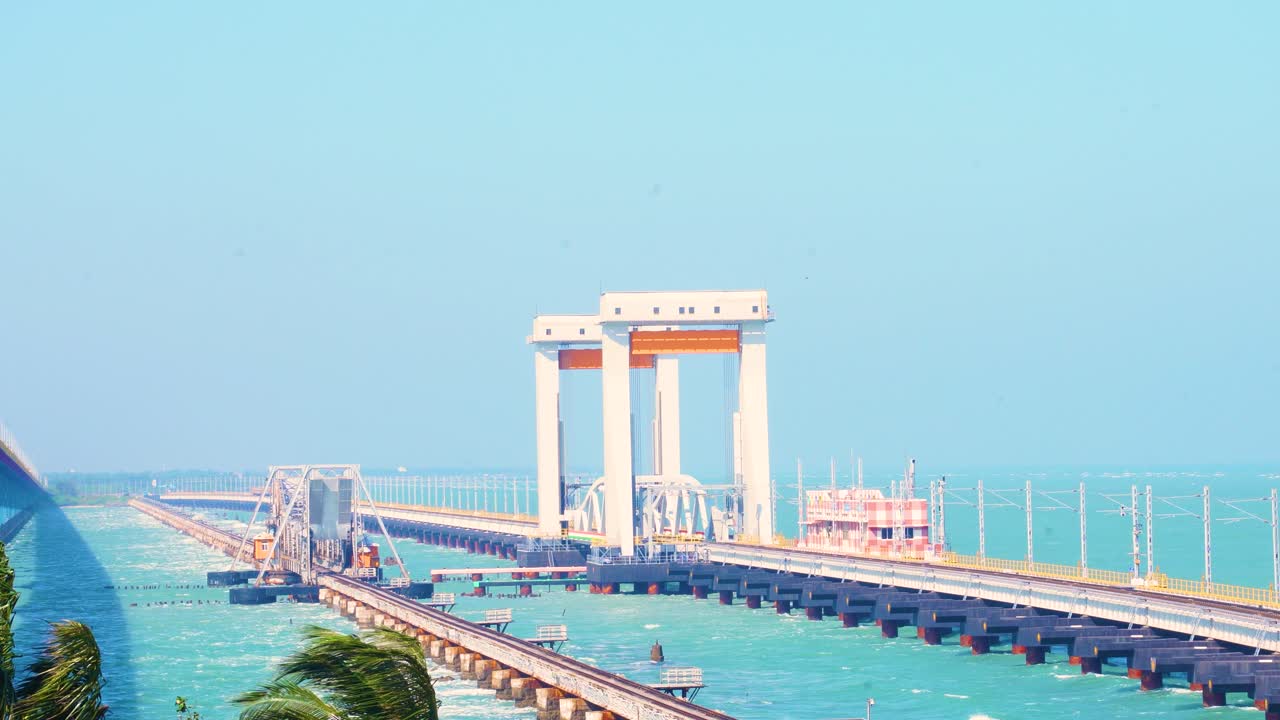 Vista aerea del ponte ferroviario di Pamban, Tamil Nadu, India