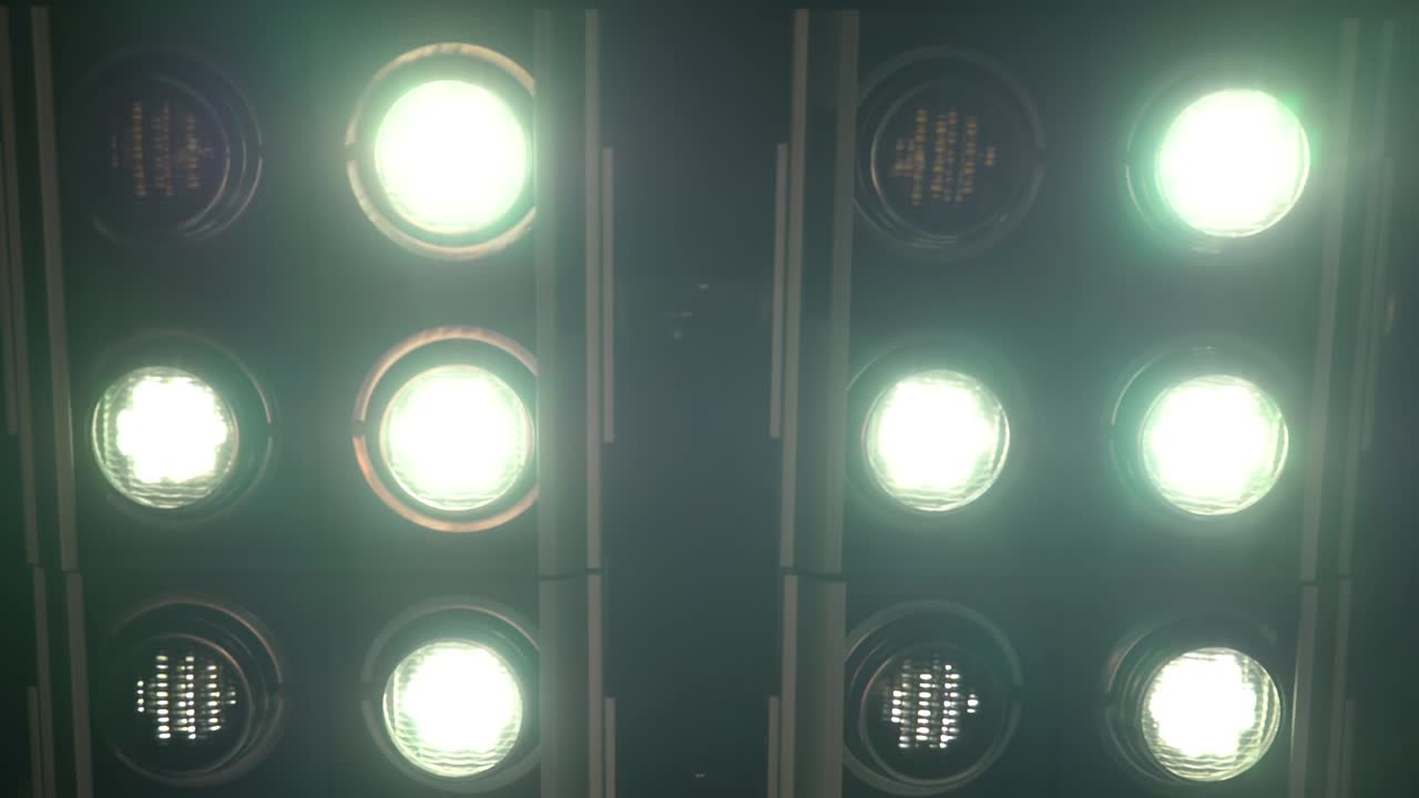 proyectiles encendidos con luz brillante