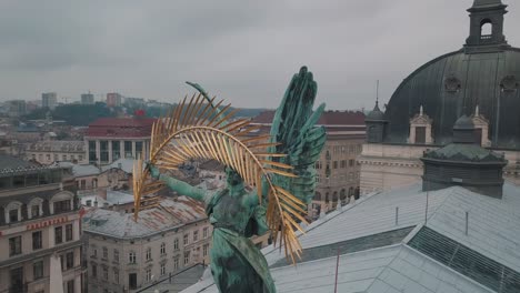 ciudad aérea de lviv, ucrania. ciudad europea. áreas populares de la ciudad. ópera de lviv