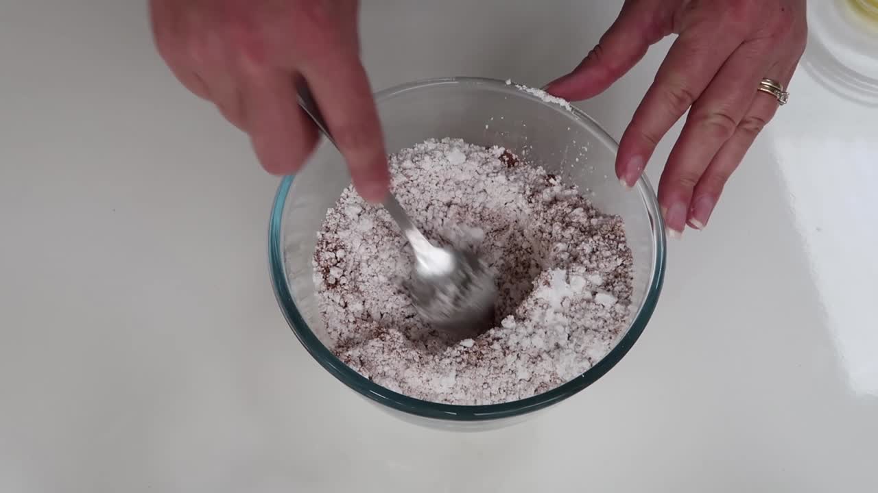Mixing cocoa and icing sugar