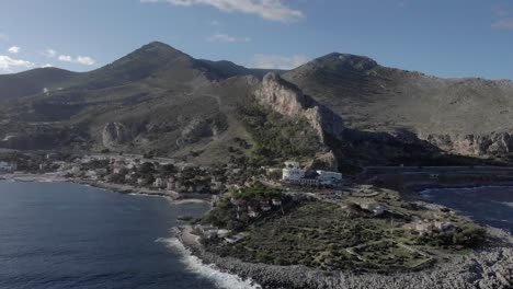 Aerial-advances-toward-mountainous-point-in-Mondello,-Palermo,-Italy