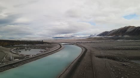 Recorrido-Panorámico-Junto-Al-Río-En-Mazda