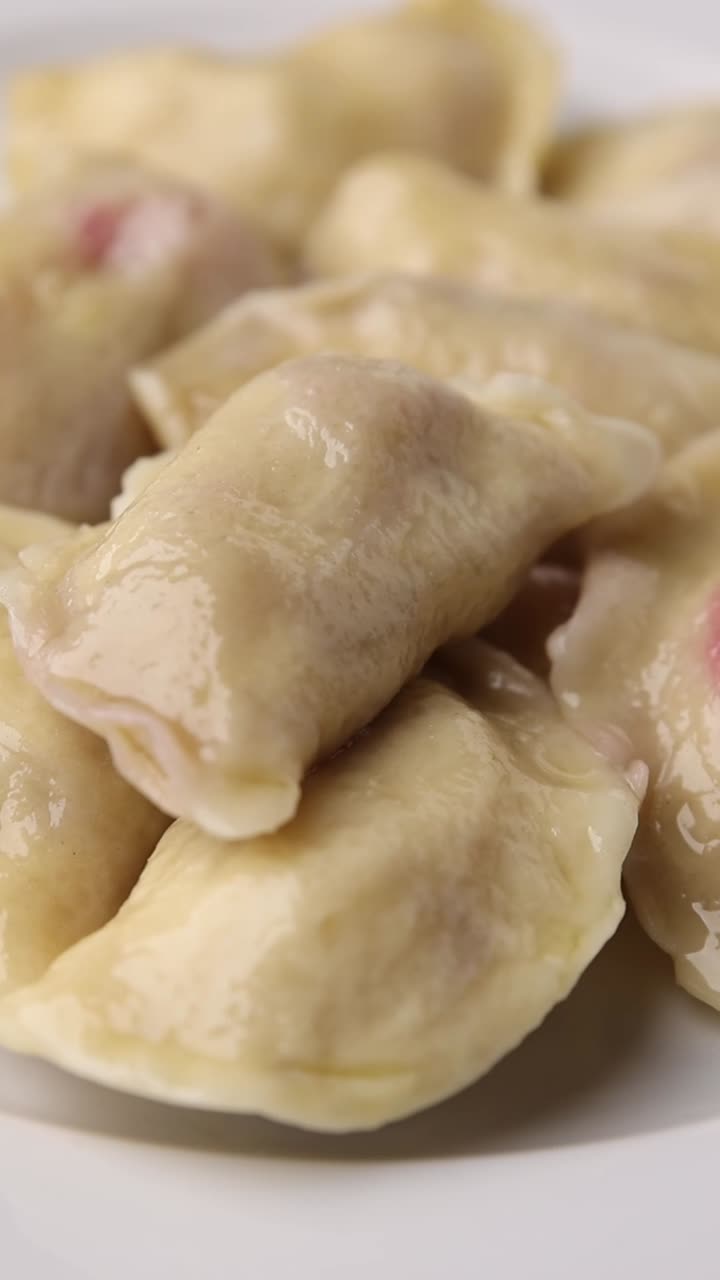 접시 위 에 있는 피오기