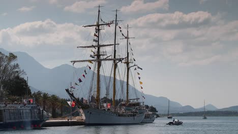 croacia viejo barco 4k 00