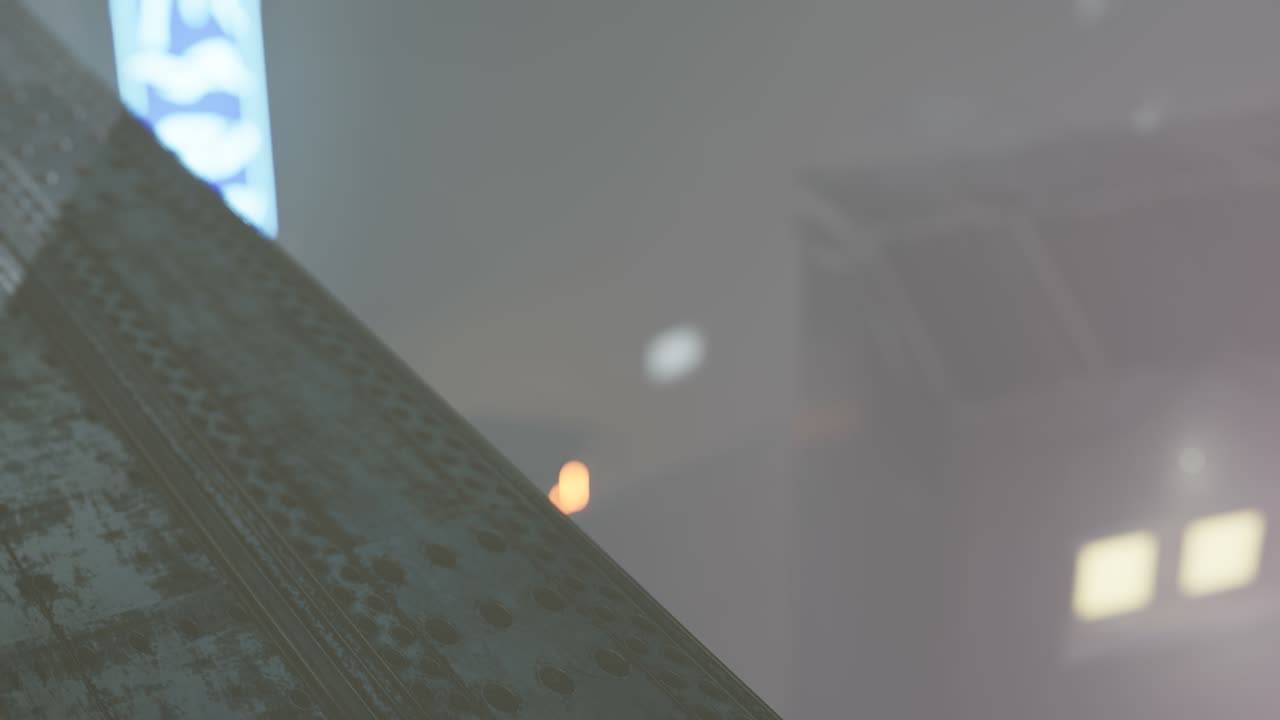 luces de neón en enfoque suave en la calle con niebla por la noche