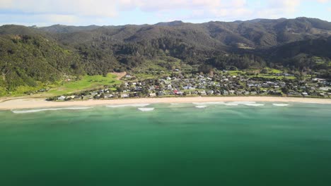 Flug-über-Die-Taupo-Bay-Auf-Der-Nordinsel-Neuseelands