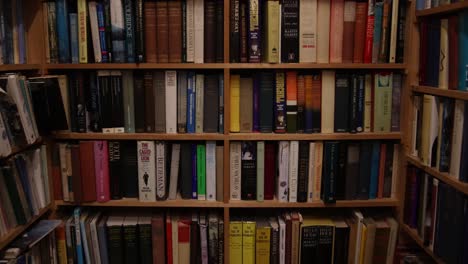 rows-of-old-books-on-shelves-in-a-vintage-book-market-in-Inverness,-Scotland-in-the-Highlands