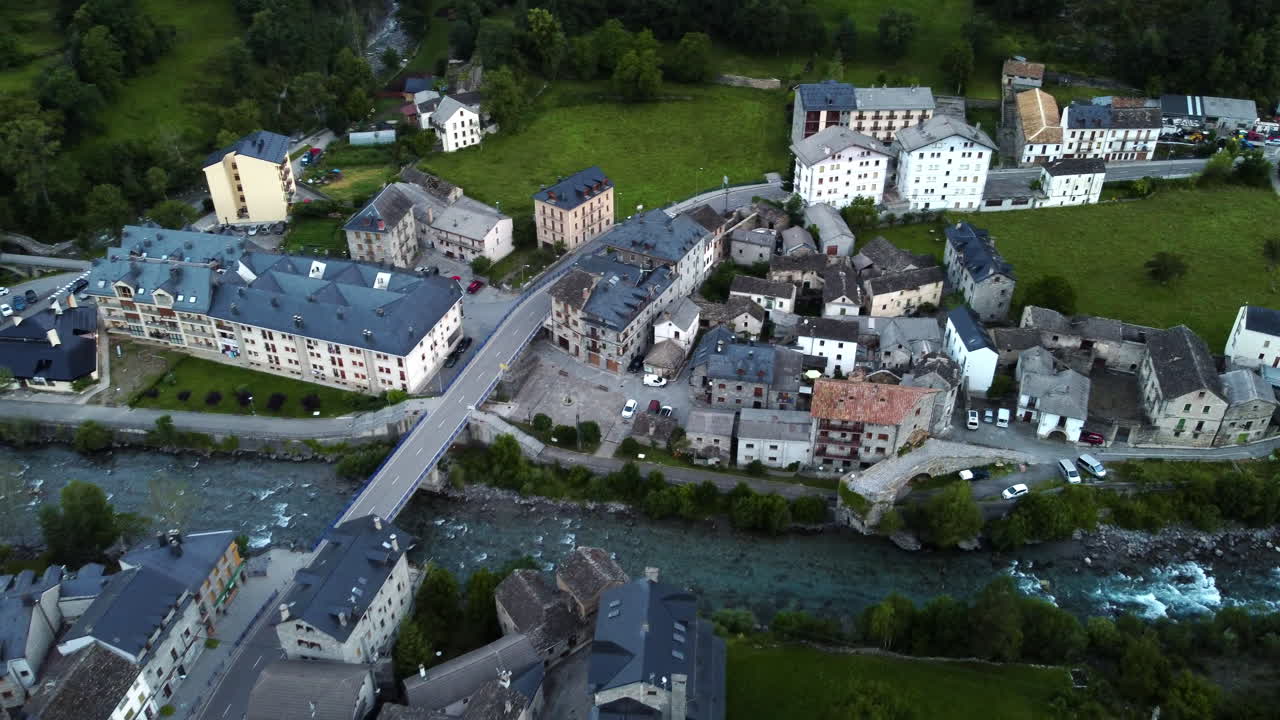 Abitazioni a schiera rurali a Huesca, Aragona, Spagna, vista aerea