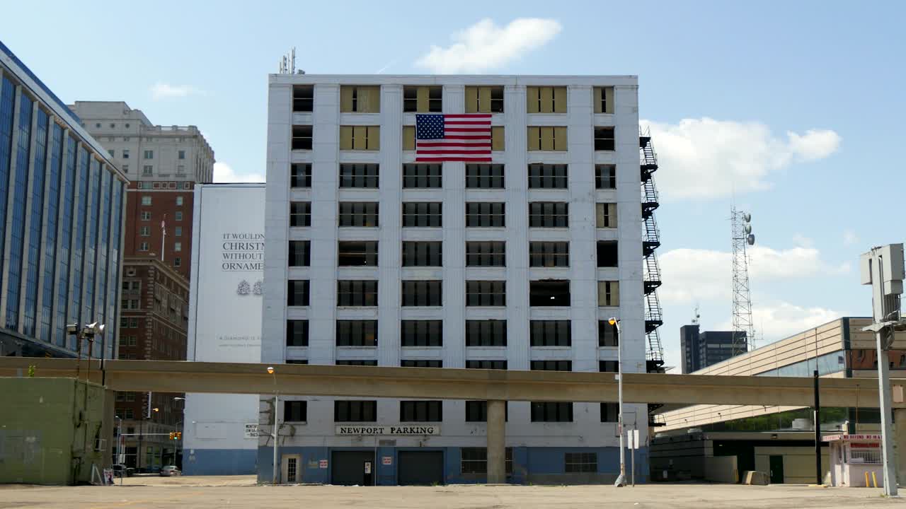 디트로이트의 핑크 버스