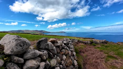 irlanda lugares épicos cabezas de bacalao península en el oeste de corcho, paisaje romántico y ubicación, la naturaleza en el camino salvaje atlántico